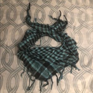 Plaid fringed triangular scarf